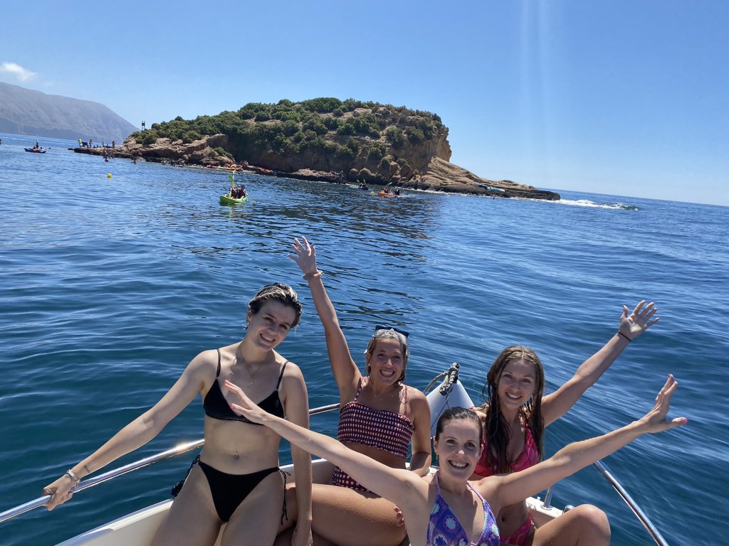 Experiencias en barco en Altea compartidos por un grupo de amigos