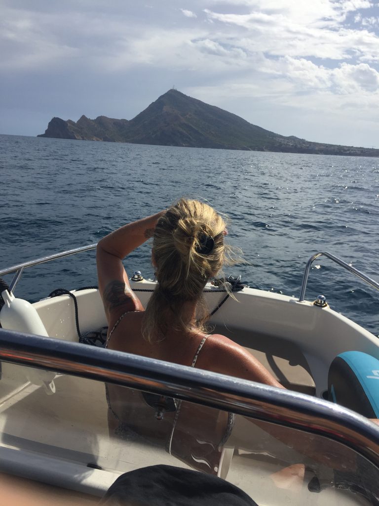 Experiencias en barco en Altea con vista panor&aacute;mica desde la proa