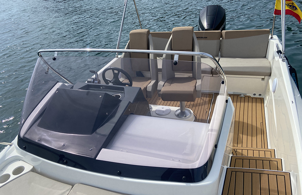 Barcos de alquiler en Altea con diseño moderno y de fácil uso