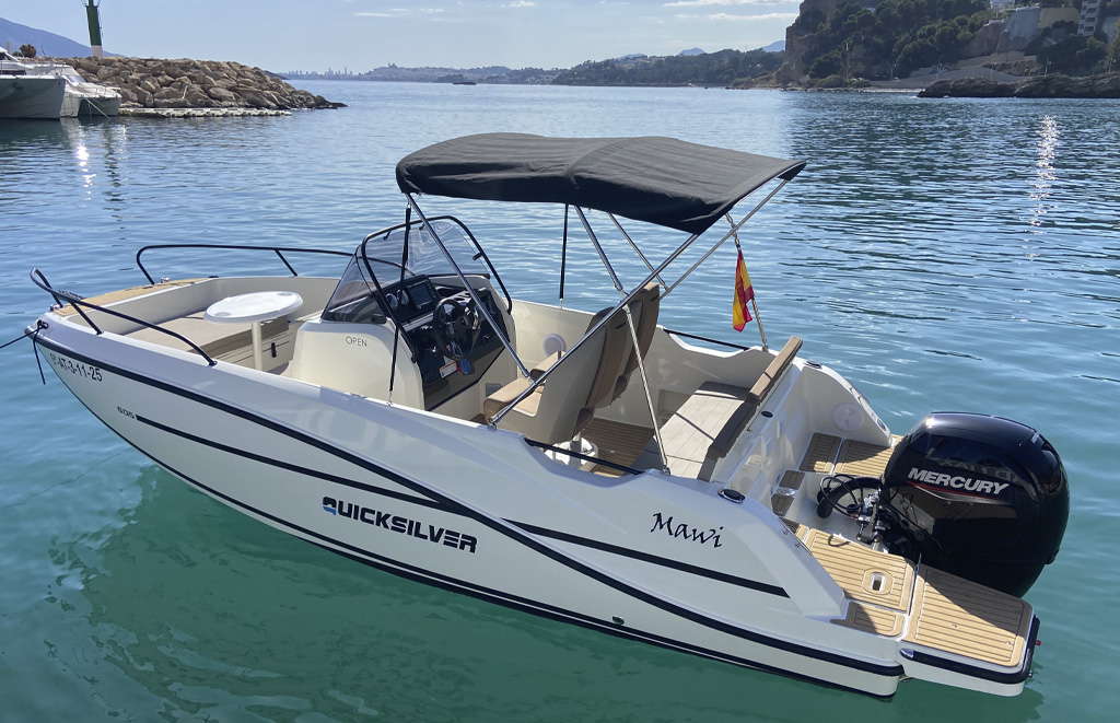 Quicksilver 605 ready for boat rental in Altea with full equipment